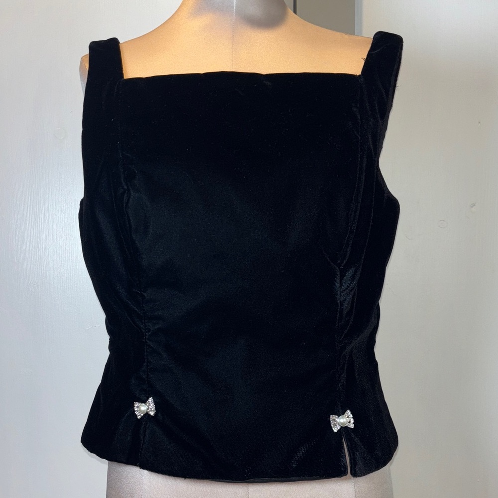 J.R Nites by Caliendo -- Vintage Black
Velvet Corset Jeweled Bows Top Size 14